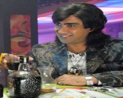 Ranvir Shorey consuming alcohol